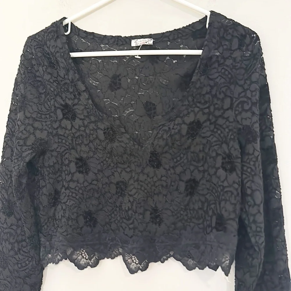 NEW Free People Intimates Black Lace Long Sleeve Crop top women sz Large